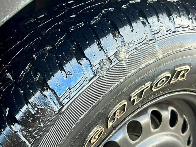 Черный Ленд Ровер Фрилендер, объемом двигателя 1.8 л и пробегом 200 тыс. км за 3300 $, фото 6 на Automoto.ua