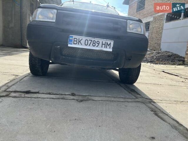 Черный Ленд Ровер Фрилендер, объемом двигателя 1.8 л и пробегом 164 тыс. км за 3350 $, фото 11 на Automoto.ua