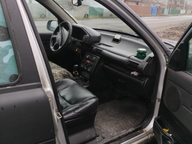 Чорний Ленд Ровер Freelander, об'ємом двигуна 2 л та пробігом 250 тис. км за 5000 $, фото 4 на Automoto.ua