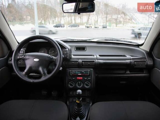 Чорний Ленд Ровер Freelander, об'ємом двигуна 1.95 л та пробігом 234 тис. км за 6600 $, фото 10 на Automoto.ua