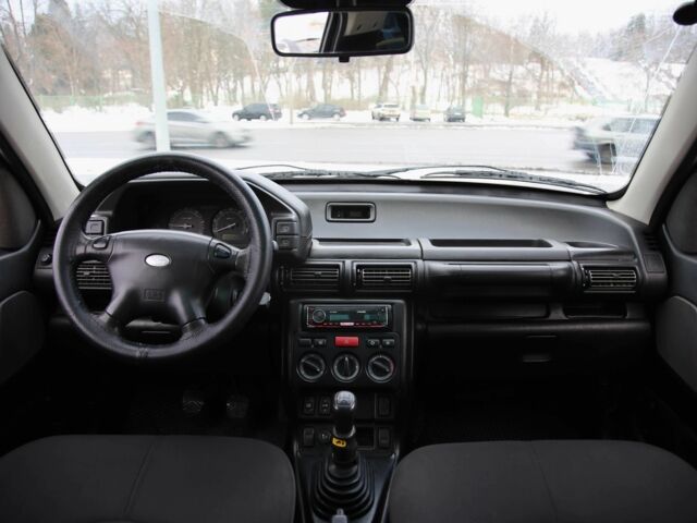 Черный Ленд Ровер Фрилендер, объемом двигателя 2 л и пробегом 234 тыс. км за 6600 $, фото 10 на Automoto.ua