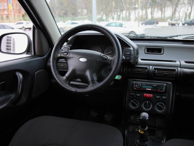 Черный Ленд Ровер Фрилендер, объемом двигателя 2 л и пробегом 234 тыс. км за 6600 $, фото 9 на Automoto.ua