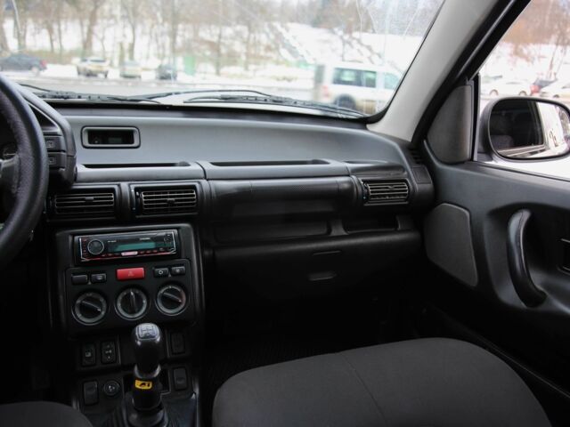 Черный Ленд Ровер Фрилендер, объемом двигателя 2 л и пробегом 234 тыс. км за 6600 $, фото 11 на Automoto.ua