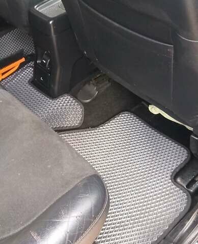 Черный Ленд Ровер Фрилендер, объемом двигателя 1.8 л и пробегом 337 тыс. км за 5100 $, фото 5 на Automoto.ua