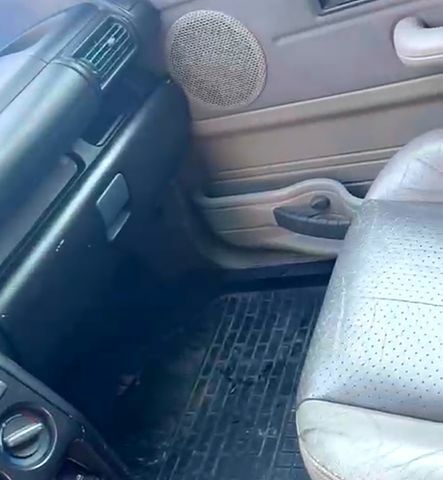 Черный Ленд Ровер Фрилендер, объемом двигателя 1.8 л и пробегом 187 тыс. км за 2000 $, фото 4 на Automoto.ua