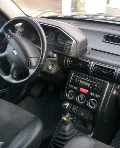 Черный Ленд Ровер Фрилендер, объемом двигателя 1.8 л и пробегом 337 тыс. км за 5100 $, фото 2 на Automoto.ua