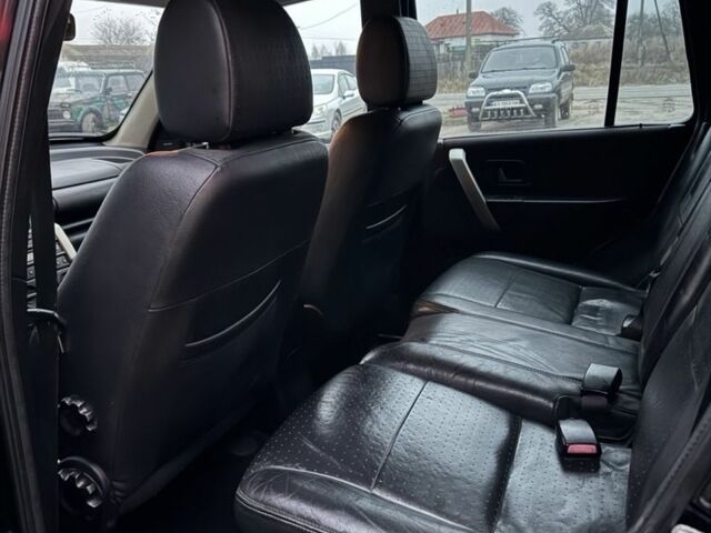 Черный Ленд Ровер Фрилендер, объемом двигателя 2 л и пробегом 300 тыс. км за 1500 $, фото 3 на Automoto.ua