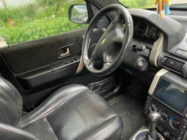 Чорний Ленд Ровер Freelander, об'ємом двигуна 2.5 л та пробігом 150 тис. км за 7200 $, фото 4 на Automoto.ua