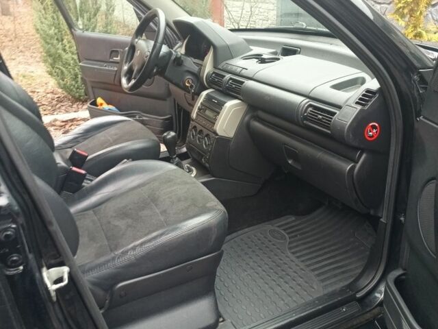 Черный Ленд Ровер Фрилендер, объемом двигателя 2 л и пробегом 259 тыс. км за 5777 $, фото 5 на Automoto.ua