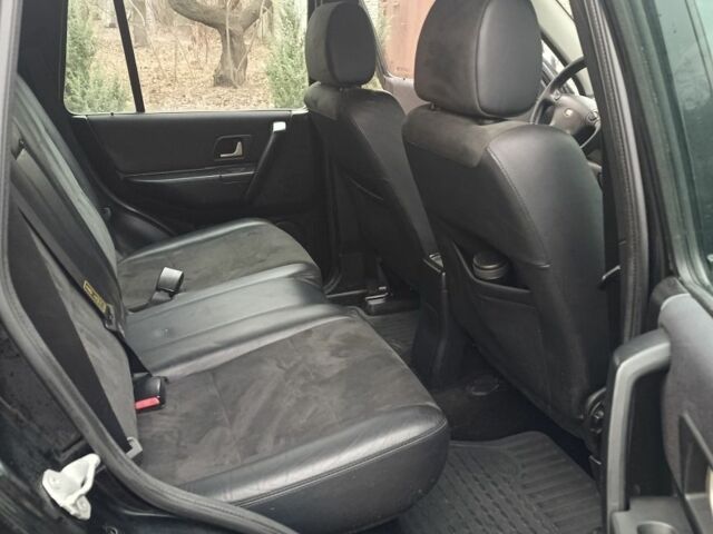 Черный Ленд Ровер Фрилендер, объемом двигателя 2 л и пробегом 259 тыс. км за 5777 $, фото 6 на Automoto.ua