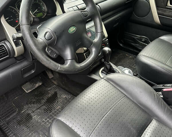 Черный Ленд Ровер Фрилендер, объемом двигателя 2.5 л и пробегом 130 тыс. км за 6500 $, фото 3 на Automoto.ua