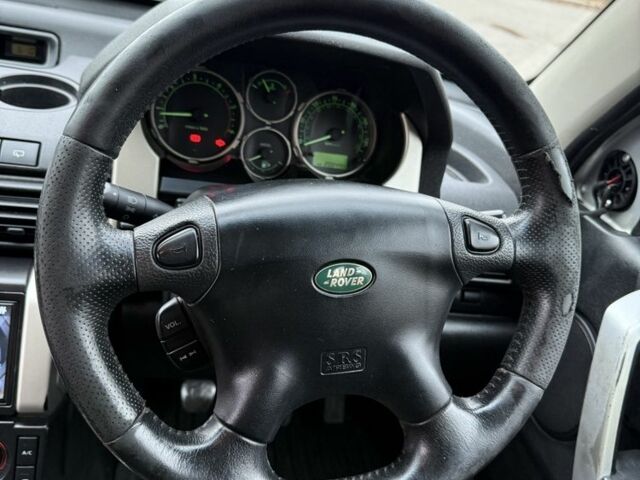 Черный Ленд Ровер Фрилендер, объемом двигателя 2 л и пробегом 280 тыс. км за 2600 $, фото 11 на Automoto.ua