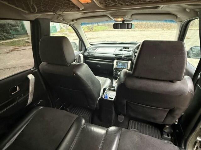 Черный Ленд Ровер Фрилендер, объемом двигателя 2 л и пробегом 280 тыс. км за 2600 $, фото 6 на Automoto.ua