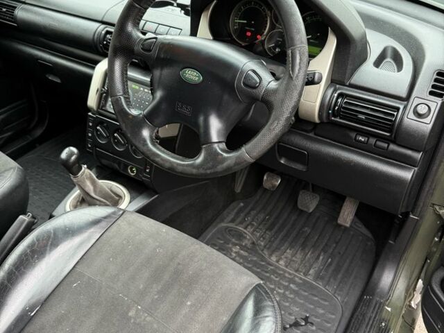 Черный Ленд Ровер Фрилендер, объемом двигателя 2 л и пробегом 280 тыс. км за 2600 $, фото 12 на Automoto.ua