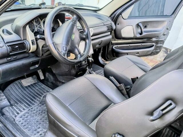 Чорний Ленд Ровер Freelander, об'ємом двигуна 2 л та пробігом 345 тис. км за 4300 $, фото 5 на Automoto.ua