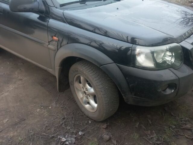 Черный Ленд Ровер Фрилендер, объемом двигателя 2 л и пробегом 177 тыс. км за 4600 $, фото 2 на Automoto.ua