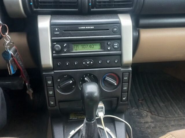 Черный Ленд Ровер Фрилендер, объемом двигателя 2 л и пробегом 177 тыс. км за 4600 $, фото 5 на Automoto.ua