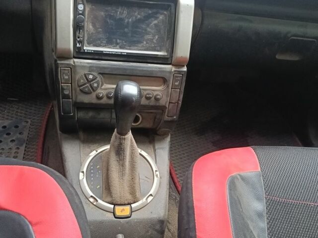 Черный Ленд Ровер Фрилендер, объемом двигателя 2 л и пробегом 178 тыс. км за 2365 $, фото 9 на Automoto.ua