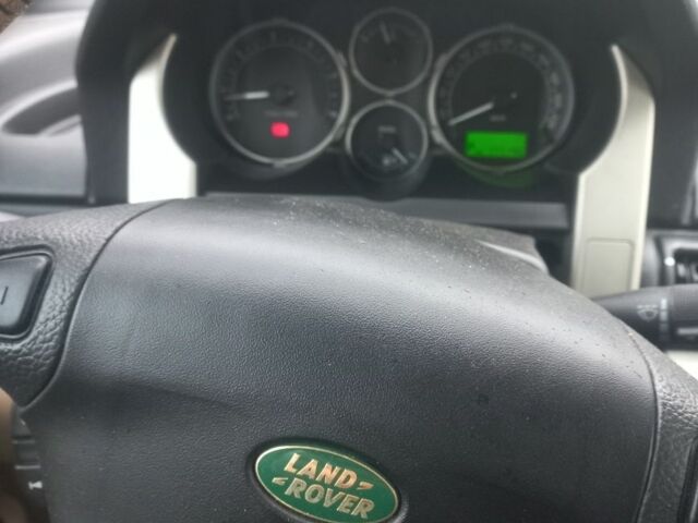 Черный Ленд Ровер Фрилендер, объемом двигателя 2 л и пробегом 177 тыс. км за 4600 $, фото 6 на Automoto.ua