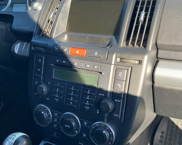 Черный Ленд Ровер Фрилендер, объемом двигателя 2.18 л и пробегом 298 тыс. км за 9999 $, фото 17 на Automoto.ua