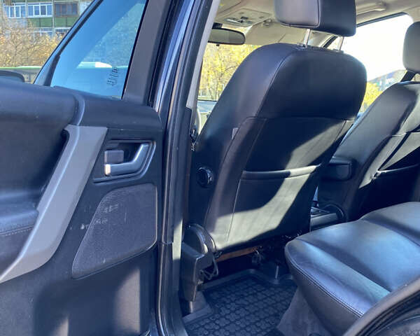 Черный Ленд Ровер Фрилендер, объемом двигателя 2.18 л и пробегом 298 тыс. км за 9999 $, фото 12 на Automoto.ua