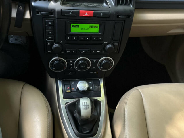 Чорний Ленд Ровер Freelander, об'ємом двигуна 2.18 л та пробігом 279 тис. км за 8000 $, фото 11 на Automoto.ua