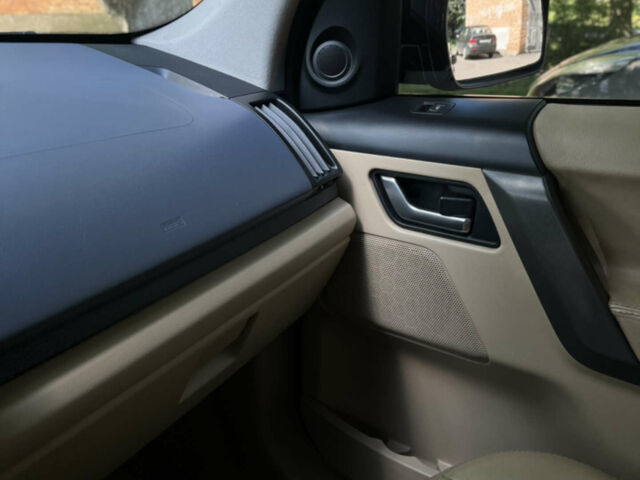 Чорний Ленд Ровер Freelander, об'ємом двигуна 2.18 л та пробігом 279 тис. км за 8000 $, фото 6 на Automoto.ua