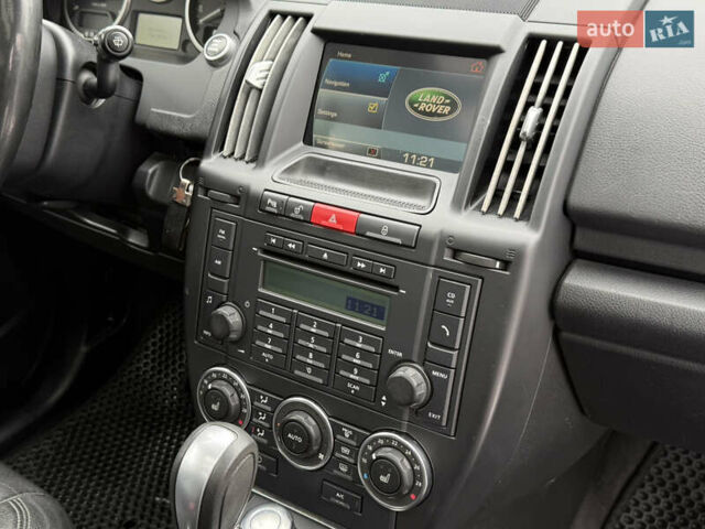 Черный Ленд Ровер Фрилендер, объемом двигателя 2.2 л и пробегом 228 тыс. км за 12350 $, фото 65 на Automoto.ua