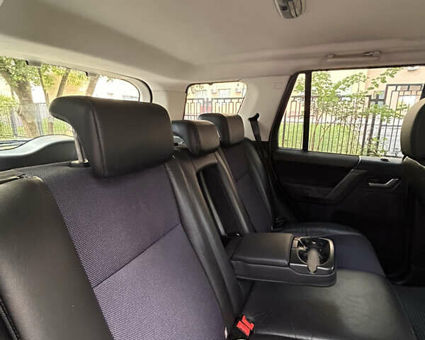 Чорний Ленд Ровер Freelander, об'ємом двигуна 2.18 л та пробігом 332 тис. км за 10000 $, фото 6 на Automoto.ua