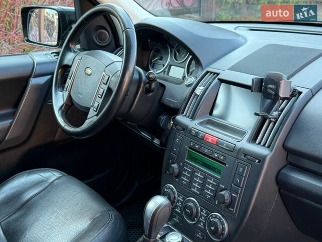 Черный Ленд Ровер Фрилендер, объемом двигателя 2.18 л и пробегом 228 тыс. км за 11750 $, фото 52 на Automoto.ua