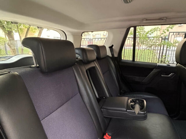 Чорний Ленд Ровер Freelander, об'ємом двигуна 2.18 л та пробігом 332 тис. км за 10500 $, фото 6 на Automoto.ua