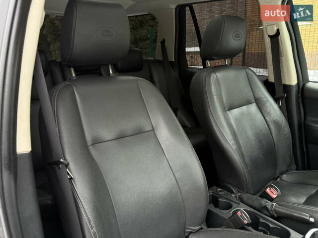 Черный Ленд Ровер Фрилендер, объемом двигателя 2.2 л и пробегом 228 тыс. км за 12350 $, фото 51 на Automoto.ua