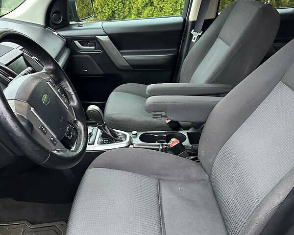 Черный Ленд Ровер Фрилендер, объемом двигателя 2.2 л и пробегом 252 тыс. км за 12000 $, фото 17 на Automoto.ua