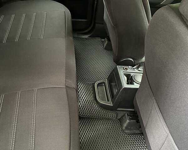 Черный Ленд Ровер Фрилендер, объемом двигателя 2.2 л и пробегом 330 тыс. км за 11555 $, фото 18 на Automoto.ua