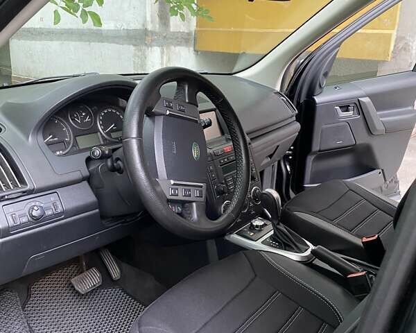 Черный Ленд Ровер Фрилендер, объемом двигателя 2.2 л и пробегом 330 тыс. км за 11555 $, фото 9 на Automoto.ua