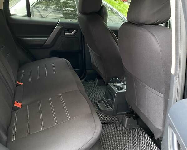 Черный Ленд Ровер Фрилендер, объемом двигателя 2.2 л и пробегом 330 тыс. км за 11555 $, фото 13 на Automoto.ua