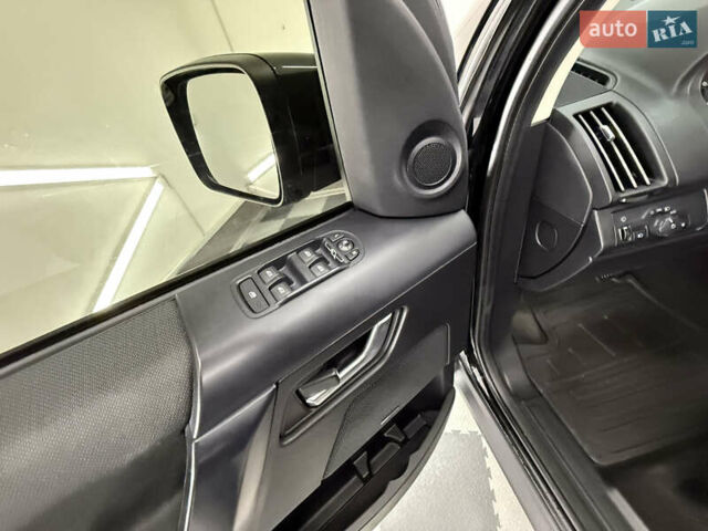 Чорний Ленд Ровер Freelander, об'ємом двигуна 2.18 л та пробігом 253 тис. км за 12999 $, фото 27 на Automoto.ua