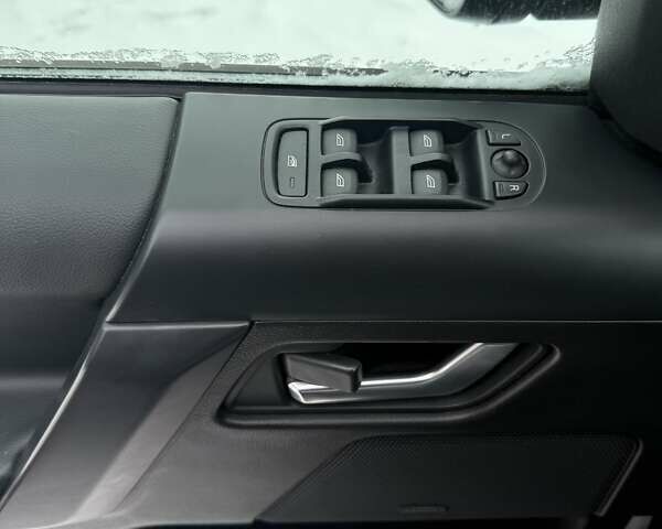 Черный Ленд Ровер Фрилендер, объемом двигателя 2 л и пробегом 149 тыс. км за 13999 $, фото 21 на Automoto.ua