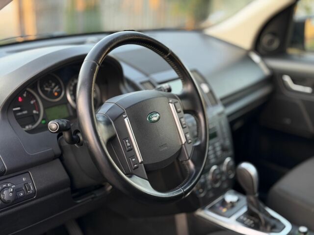 Чорний Ленд Ровер Freelander, об'ємом двигуна 2.2 л та пробігом 300 тис. км за 12477 $, фото 10 на Automoto.ua