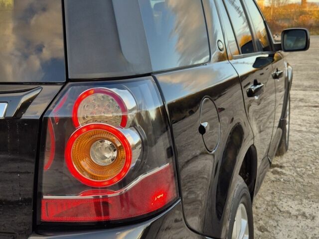 Черный Ленд Ровер Фрилендер, объемом двигателя 2 л и пробегом 200 тыс. км за 14278 $, фото 2 на Automoto.ua