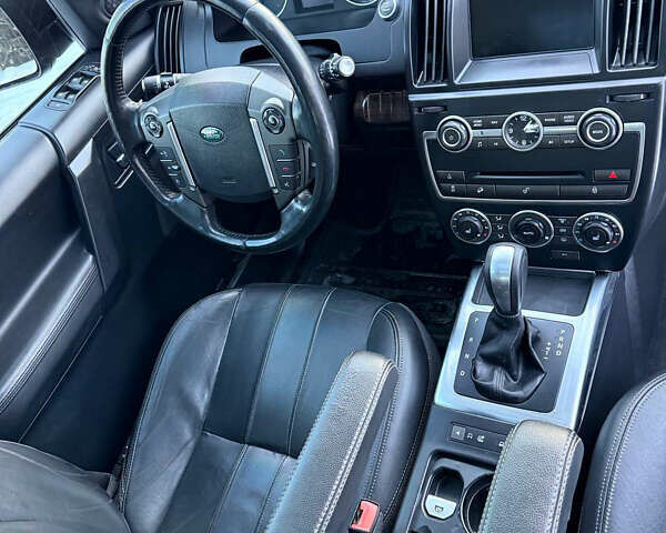 Черный Ленд Ровер Фрилендер, объемом двигателя 2 л и пробегом 211 тыс. км за 12400 $, фото 9 на Automoto.ua