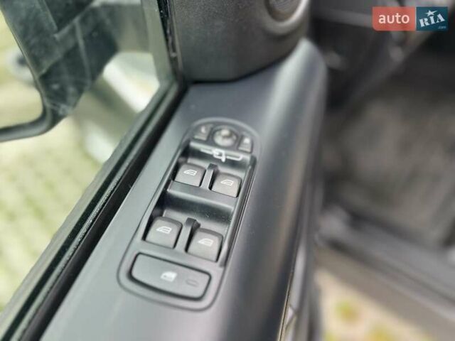 Чорний Ленд Ровер Freelander, об'ємом двигуна 2.18 л та пробігом 118 тис. км за 17500 $, фото 13 на Automoto.ua