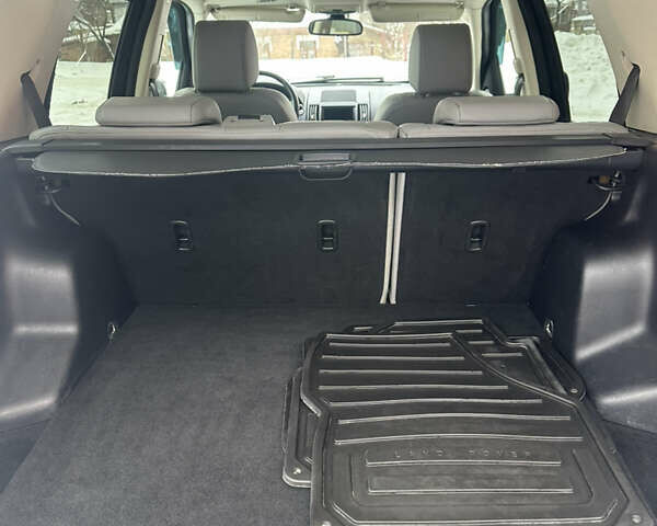 Чорний Ленд Ровер Freelander, об'ємом двигуна 2.18 л та пробігом 282 тис. км за 13200 $, фото 33 на Automoto.ua