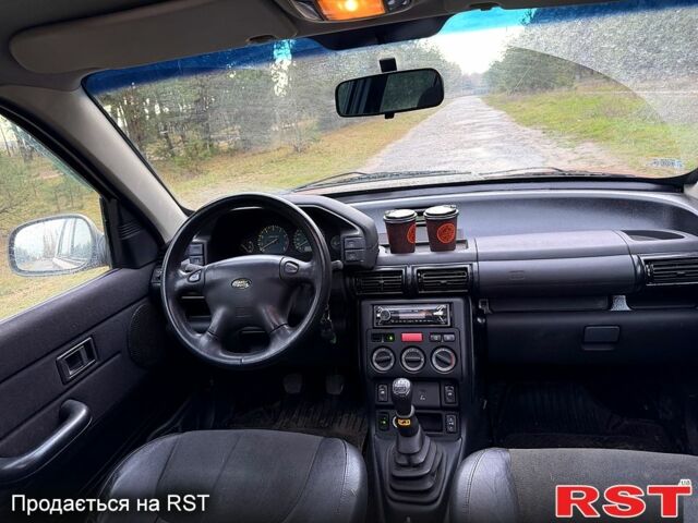 Червоний Ленд Ровер Freelander, об'ємом двигуна 1.8 л та пробігом 195 тис. км за 4450 $, фото 9 на Automoto.ua