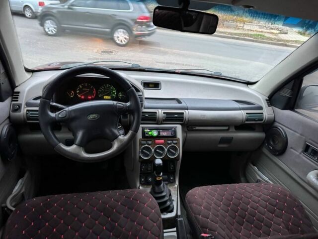 Червоний Ленд Ровер Freelander, об'ємом двигуна 2 л та пробігом 190 тис. км за 4599 $, фото 10 на Automoto.ua