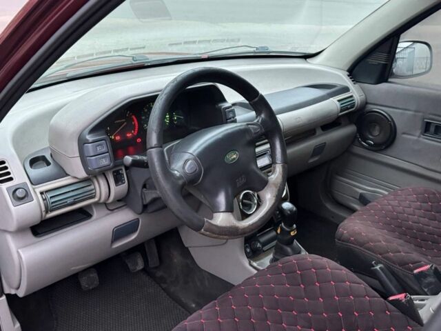 Червоний Ленд Ровер Freelander, об'ємом двигуна 2 л та пробігом 190 тис. км за 4599 $, фото 15 на Automoto.ua