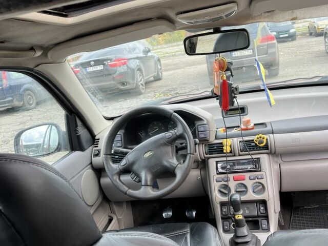 Красный Ленд Ровер Фрилендер, объемом двигателя 2 л и пробегом 300 тыс. км за 2487 $, фото 1 на Automoto.ua