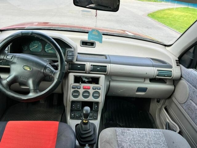 Червоний Ленд Ровер Freelander, об'ємом двигуна 2 л та пробігом 280 тис. км за 2900 $, фото 4 на Automoto.ua