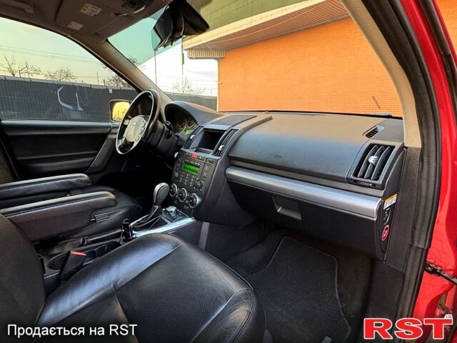 Красный Ленд Ровер Фрилендер, объемом двигателя 2.2 л и пробегом 227 тыс. км за 9800 $, фото 10 на Automoto.ua