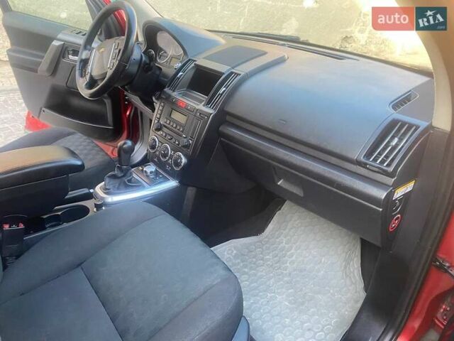 Красный Ленд Ровер Фрилендер, объемом двигателя 2.18 л и пробегом 303 тыс. км за 8800 $, фото 16 на Automoto.ua